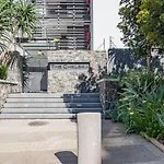 Stylish Green Point Apartment