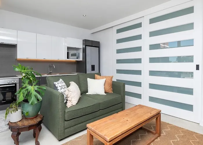 Stylish Green Point Apartment
