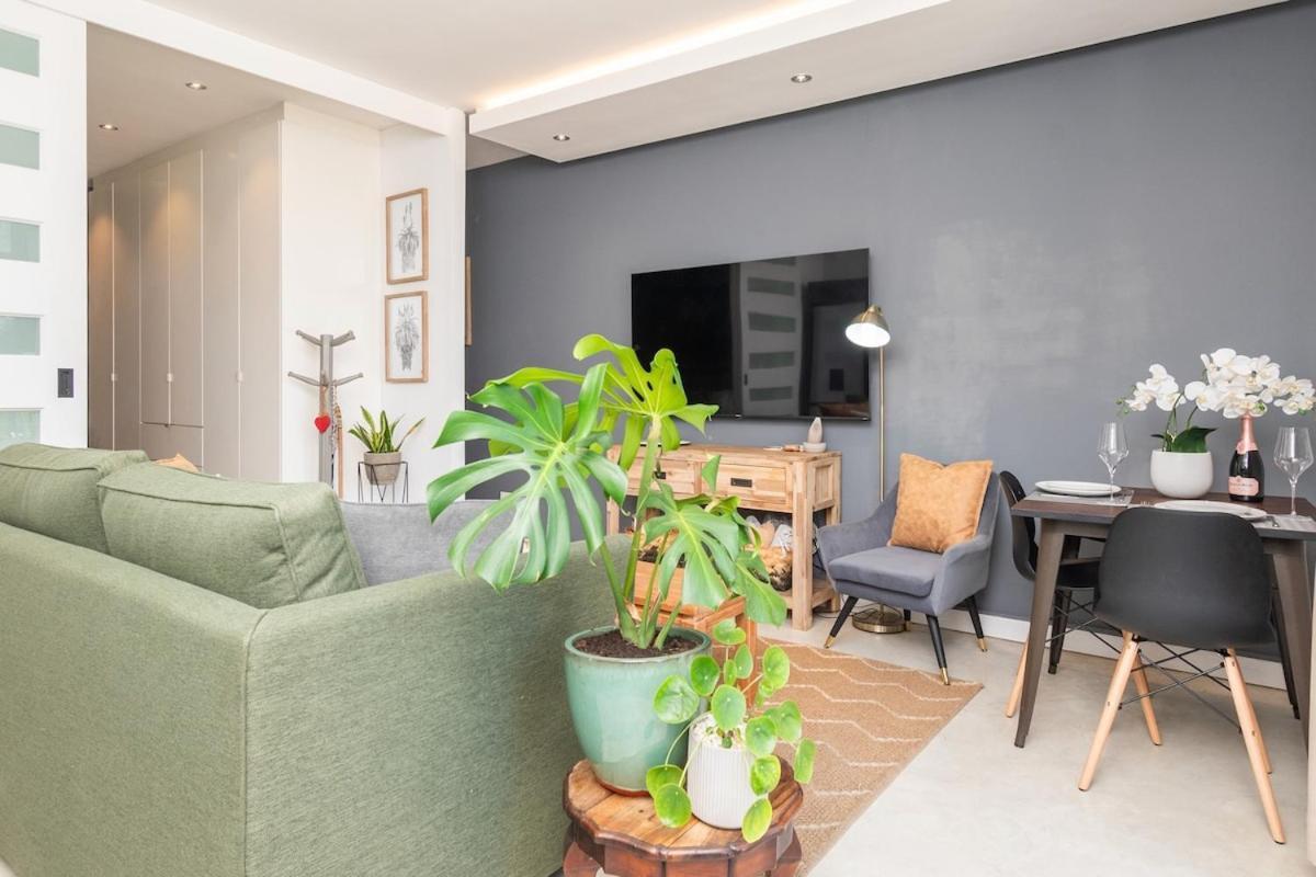 Stylish Point Apartment