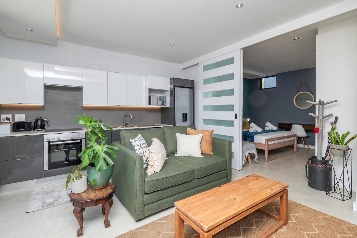 Stylish Point Apartment *